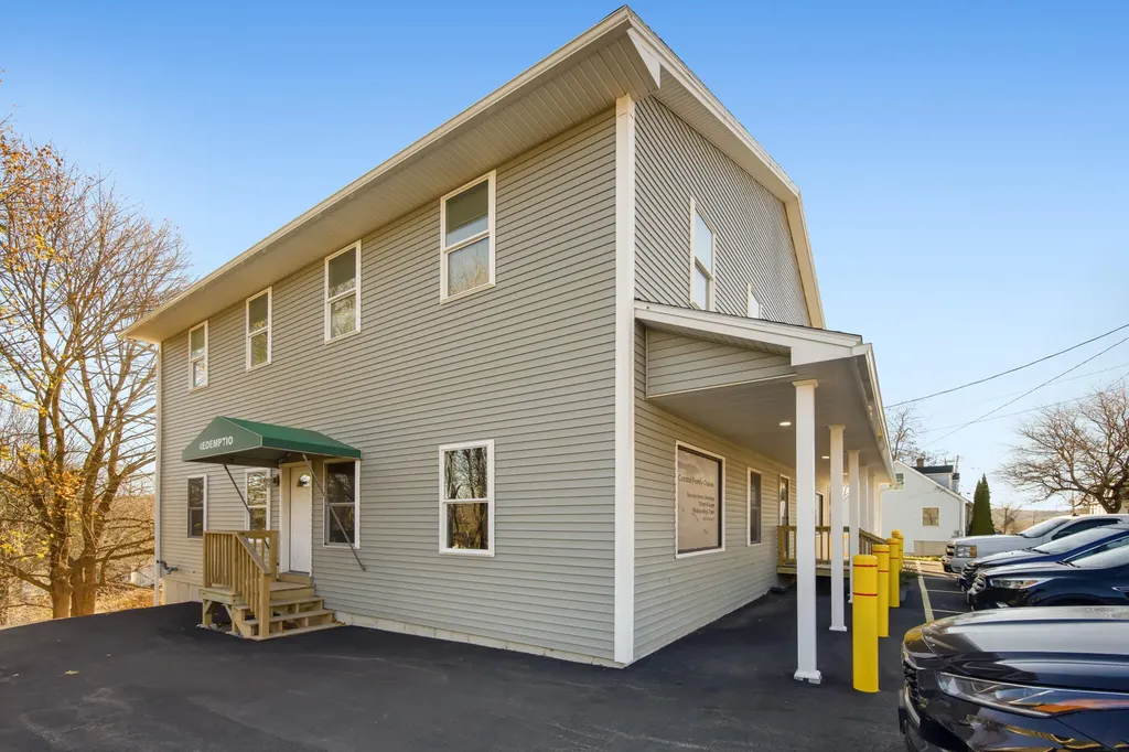 136 Main Street Winterport ME 04496