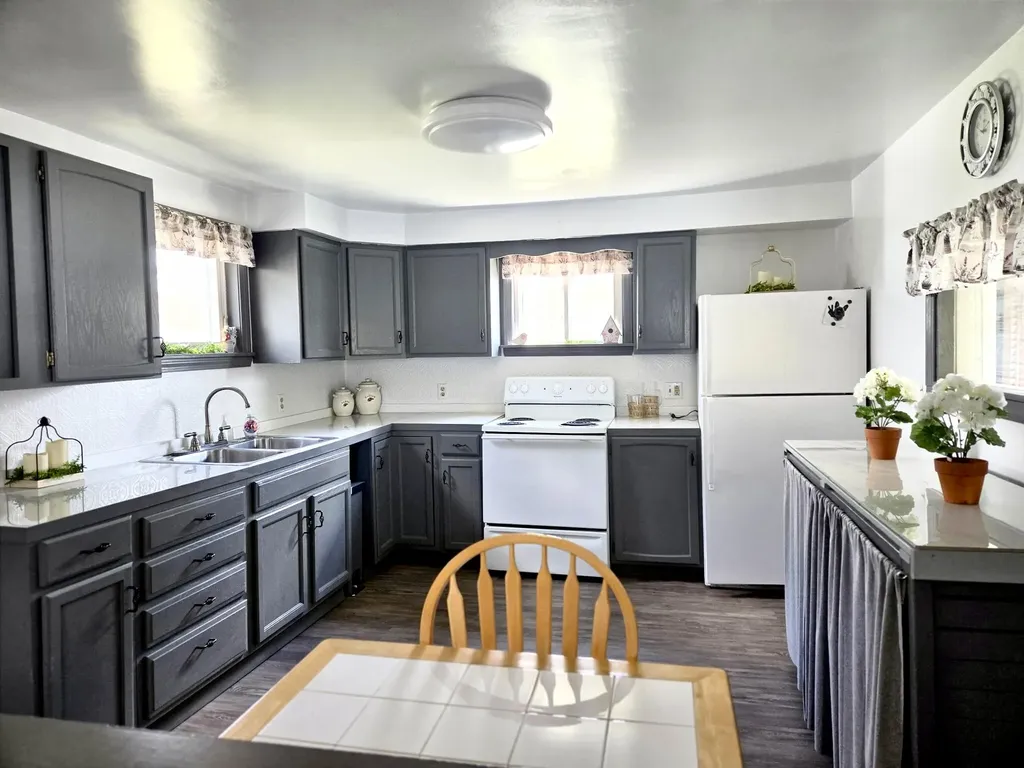 8 Western Avenue East Millinocket ME 04430