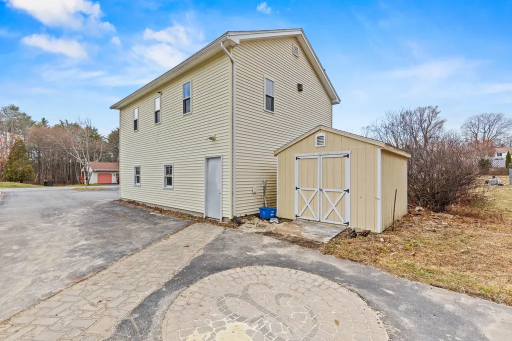 373 Pond Road Lewiston ME 04240
