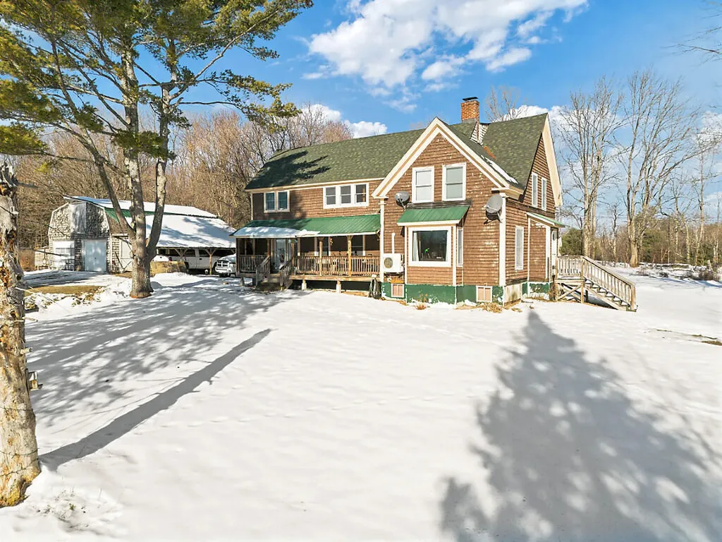 137 Middle Road Fairfield ME 04937
