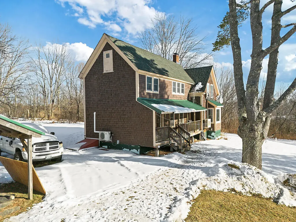 137 Middle Road Fairfield ME 04937
