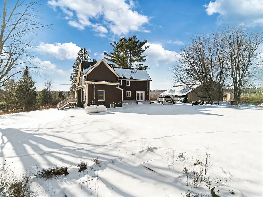 137 Middle Road Fairfield ME 04937