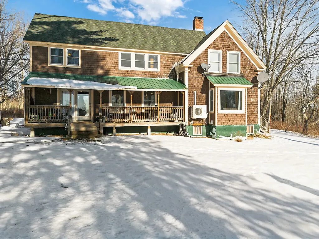 137 Middle Road Fairfield ME 04937