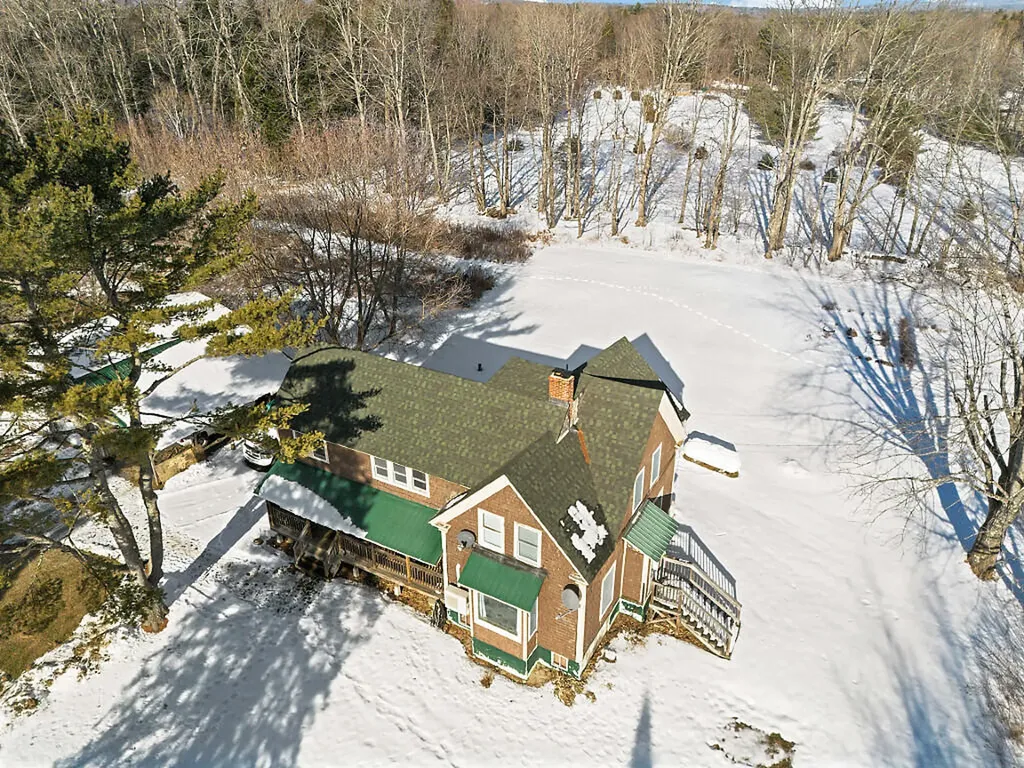 137 Middle Road Fairfield ME 04937