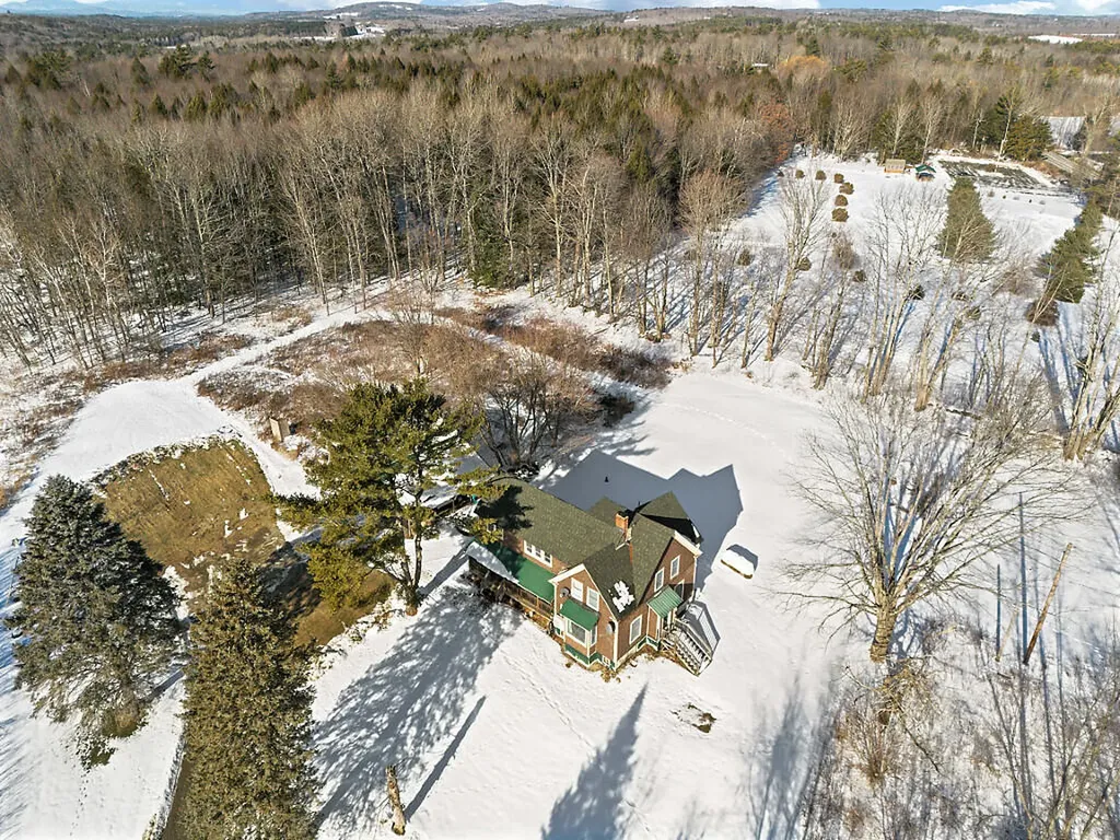 137 Middle Road Fairfield ME 04937