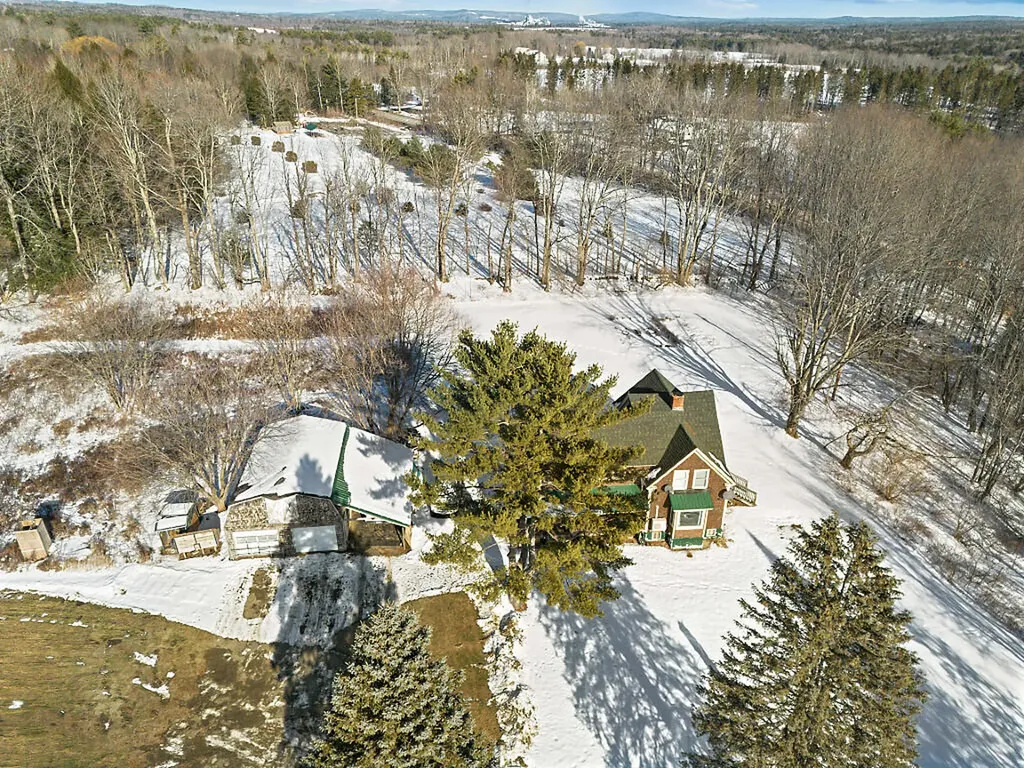 137 Middle Road Fairfield ME 04937
