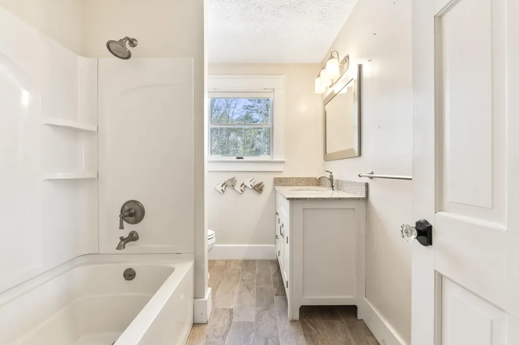 467 Bay Road Bowdoinham ME 04008