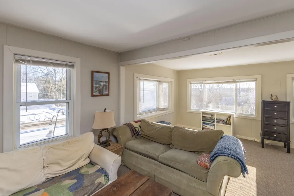 27 Lawrence Avenue Thomaston ME 04861