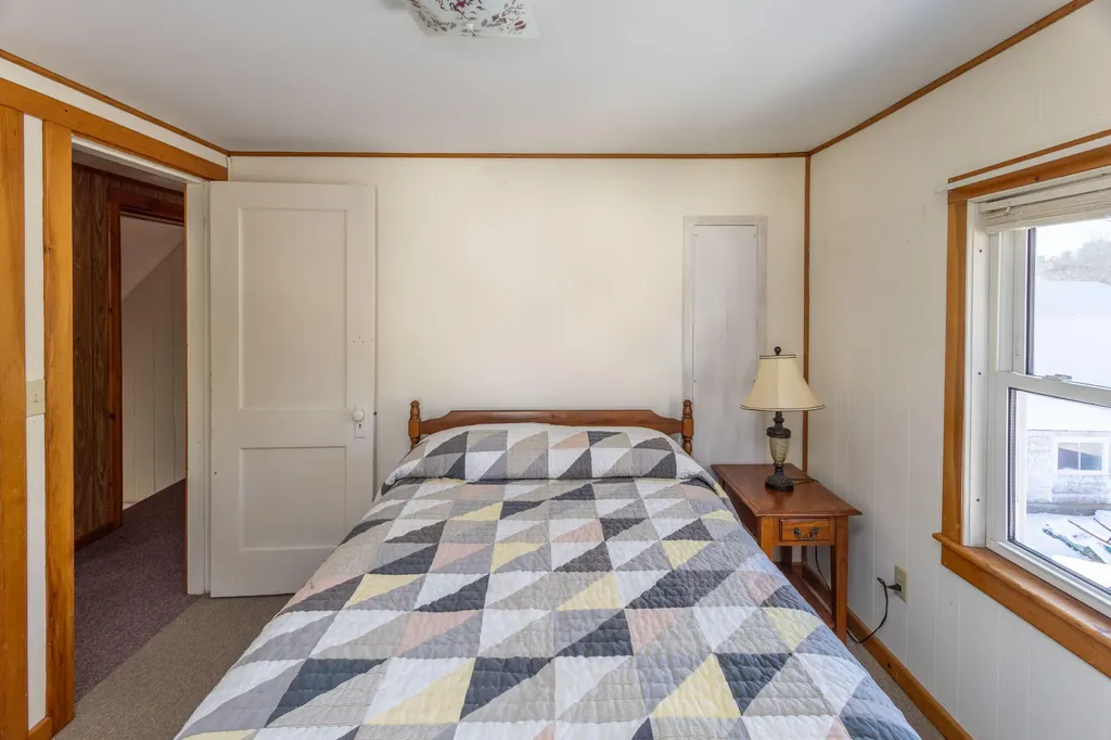 27 Lawrence Avenue Thomaston ME 04861