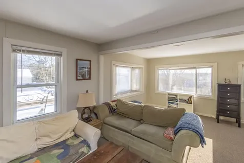 27 Lawrence Avenue Thomaston ME 04861