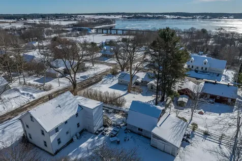 27 Lawrence Avenue Thomaston ME 04861