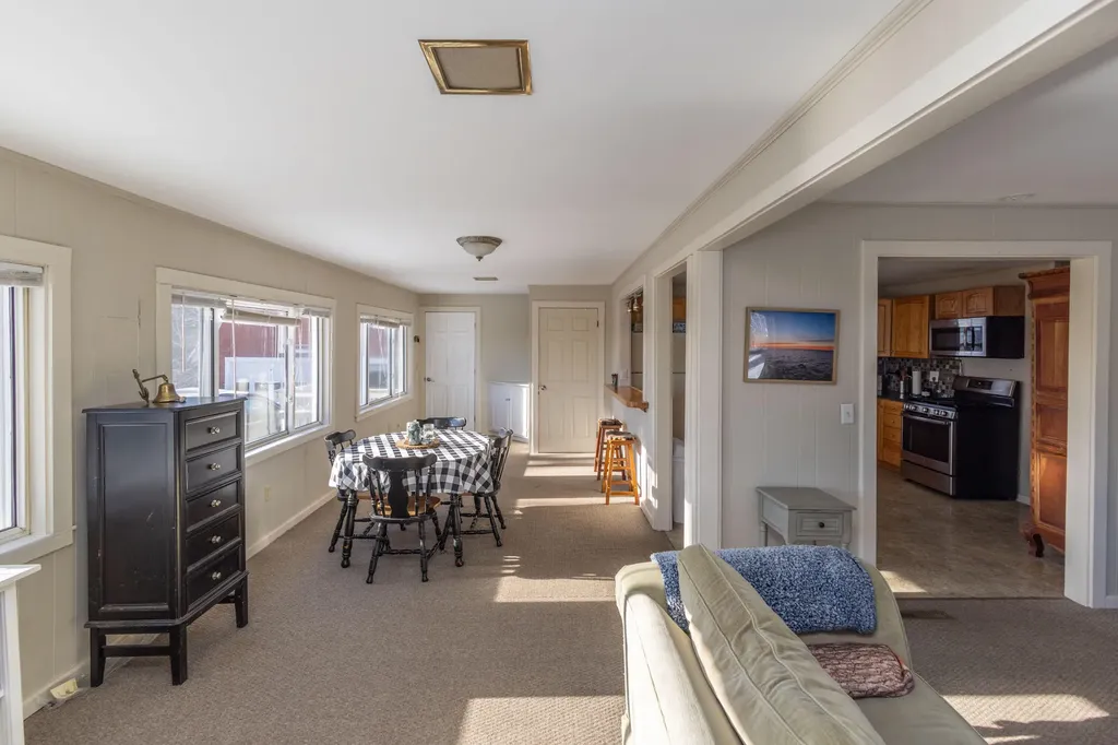 27 Lawrence Avenue Thomaston ME 04861