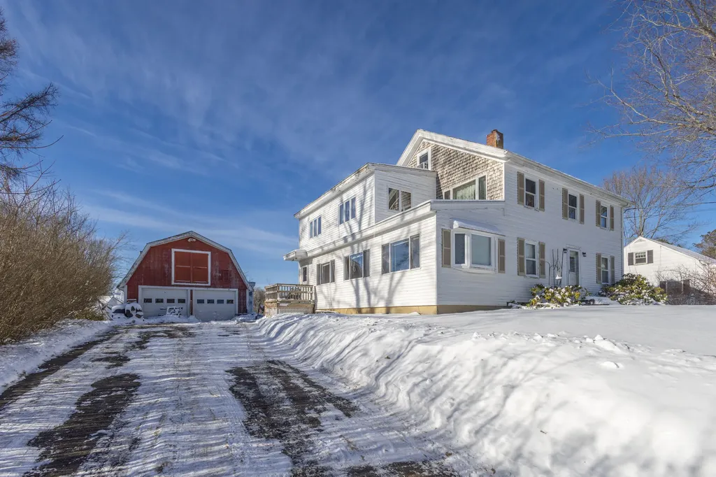 27 Lawrence Avenue Thomaston ME 04861