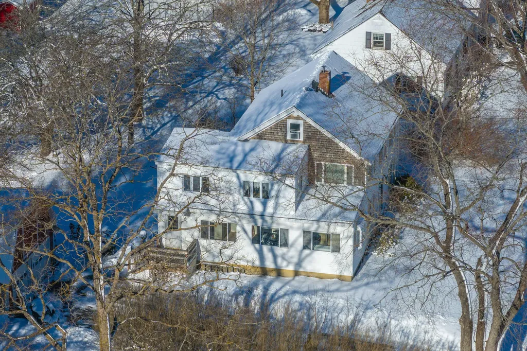 27 Lawrence Avenue Thomaston ME 04861