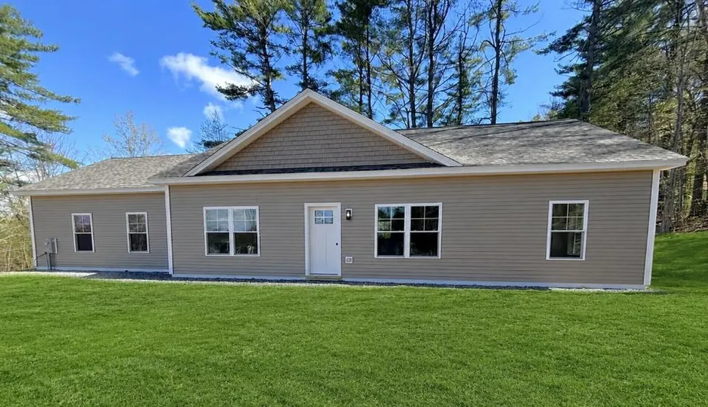 15 Car-ty Court Lewiston ME 04240