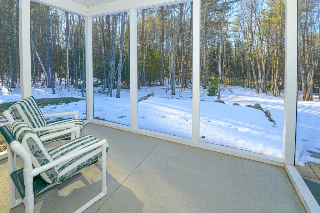 25 Berry Road Sweden ME 04040