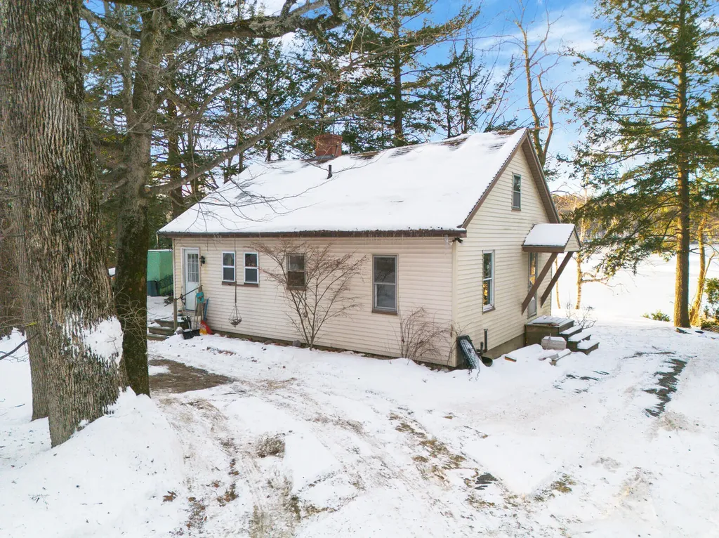 104 Memorial Drive Winthrop ME 04364