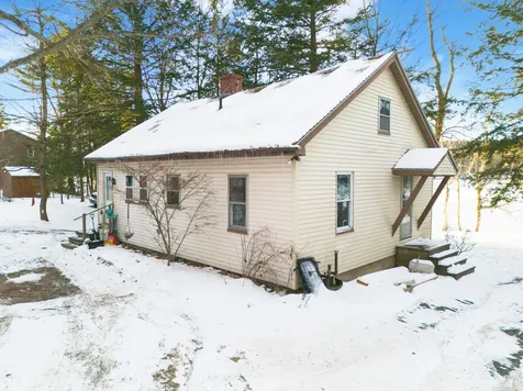 104 Memorial Drive Winthrop ME 04364