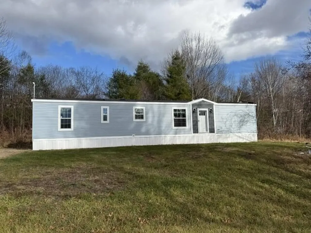 123 Dutch Drive Farmington ME 04938