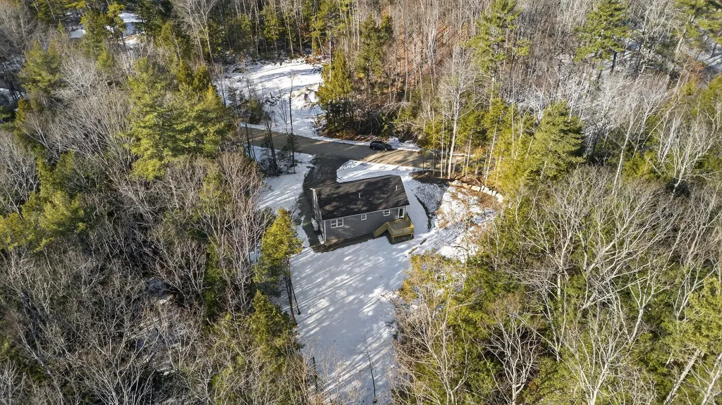 33 Arrowhead Lane Limerick ME 04048