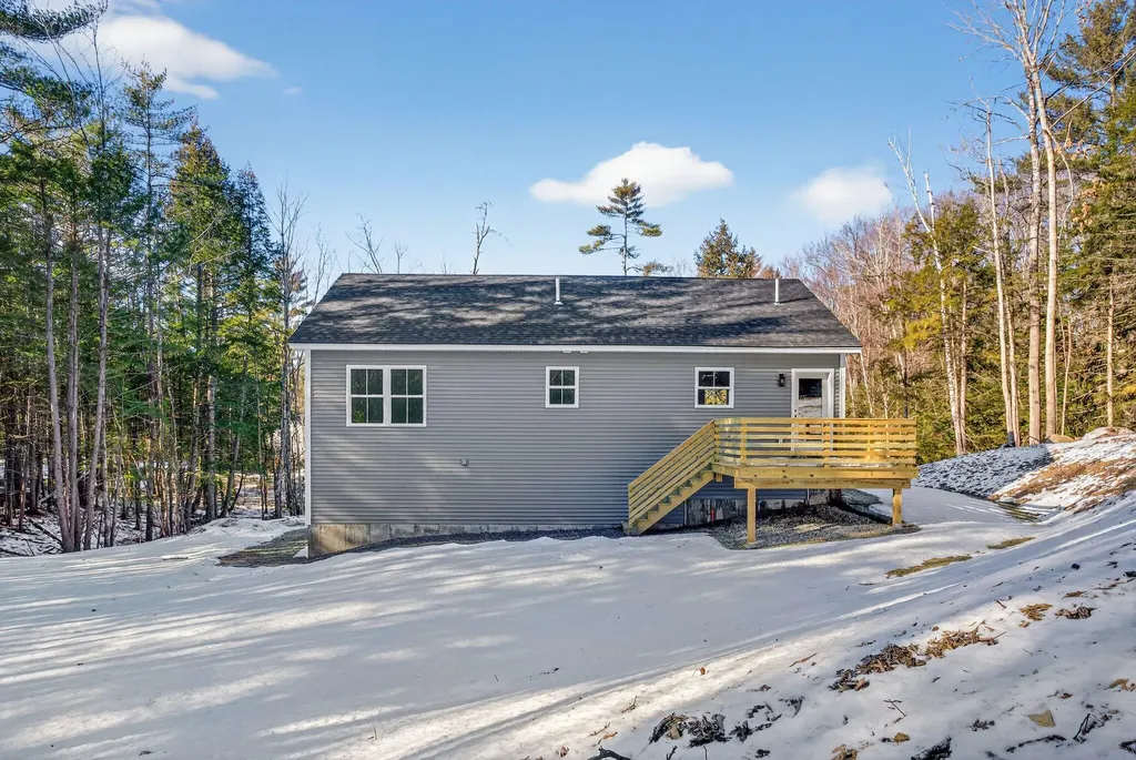 33 Arrowhead Lane Limerick ME 04048