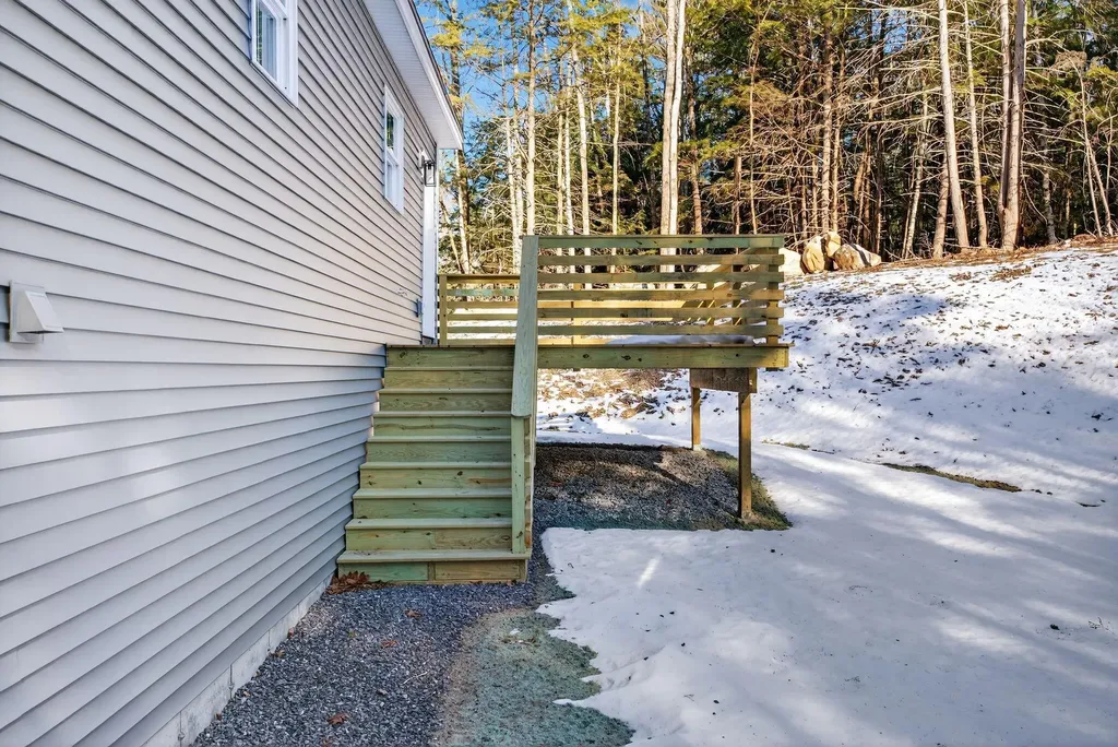 33 Arrowhead Lane Limerick ME 04048