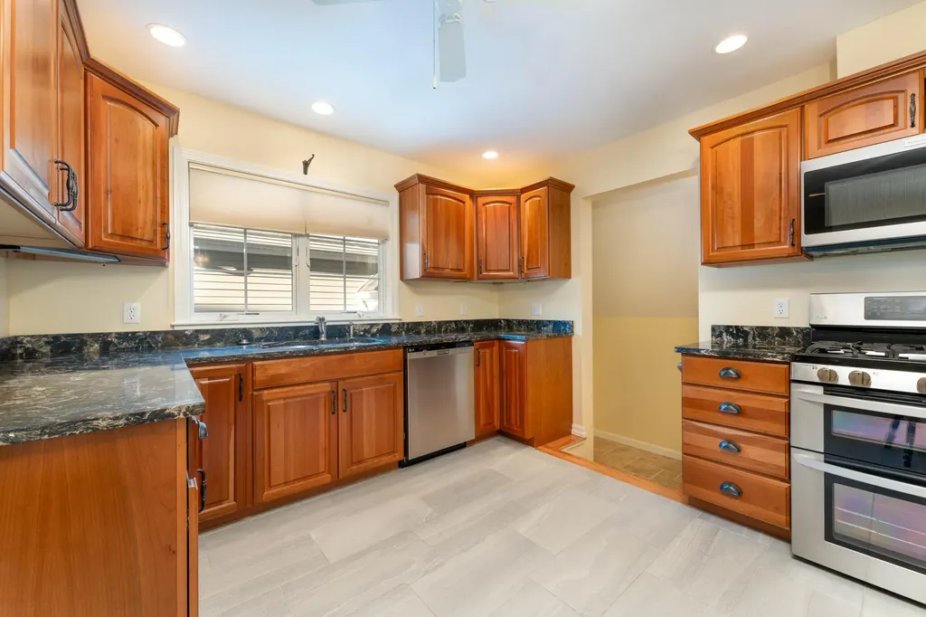 4 Iris Way Brunswick ME 04011