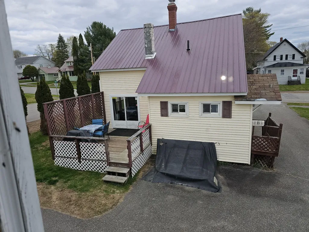 22 Pine Street East Millinocket ME 04430