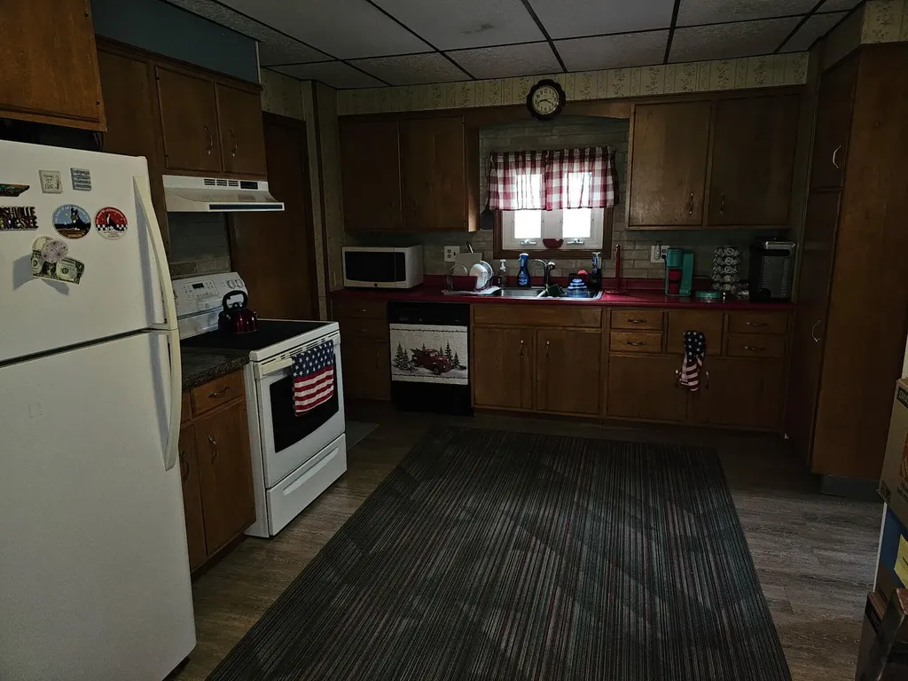 22 Pine Street East Millinocket ME 04430