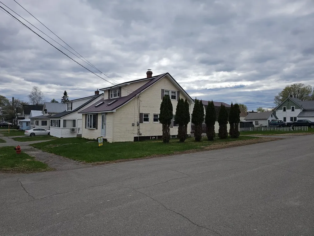 22 Pine Street East Millinocket ME 04430