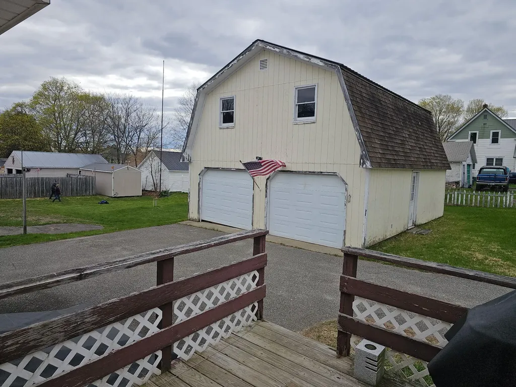 22 Pine Street East Millinocket ME 04430