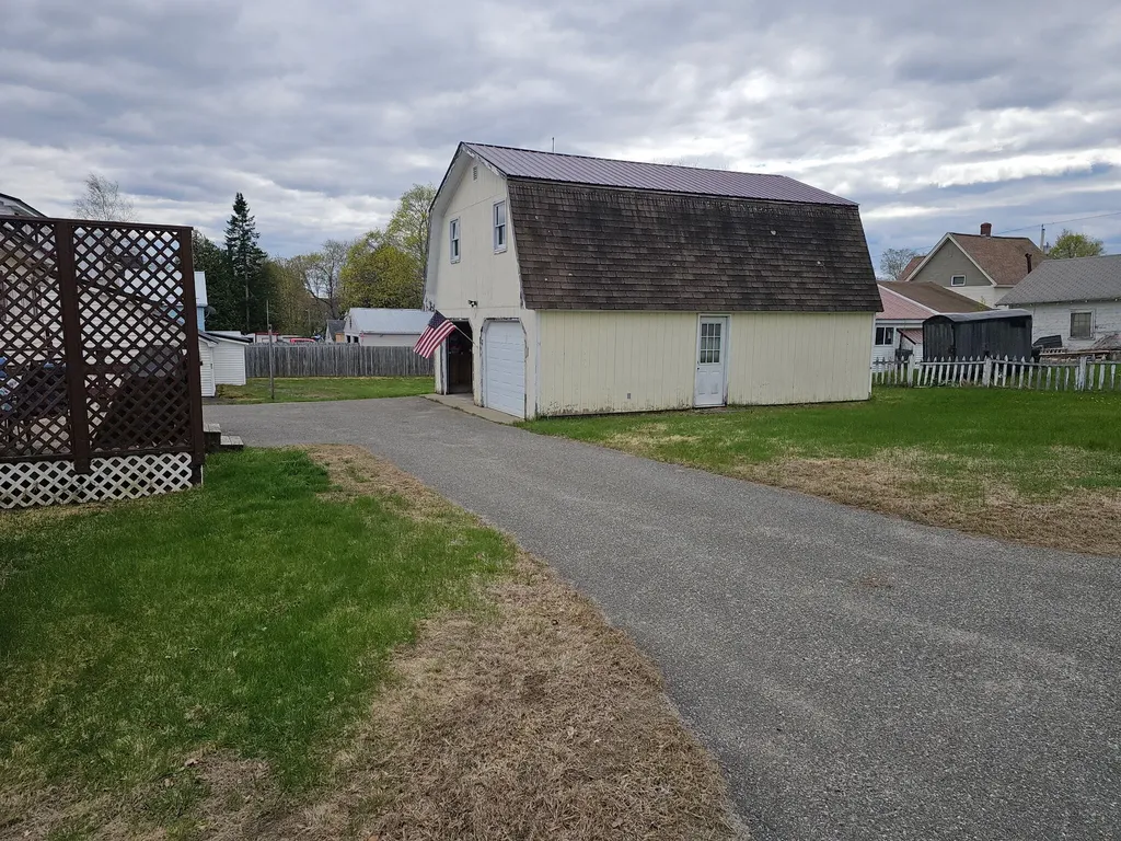 22 Pine Street East Millinocket ME 04430