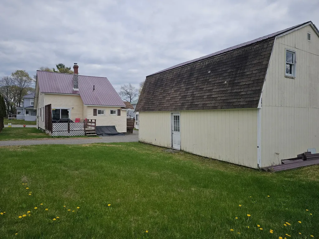 22 Pine Street East Millinocket ME 04430