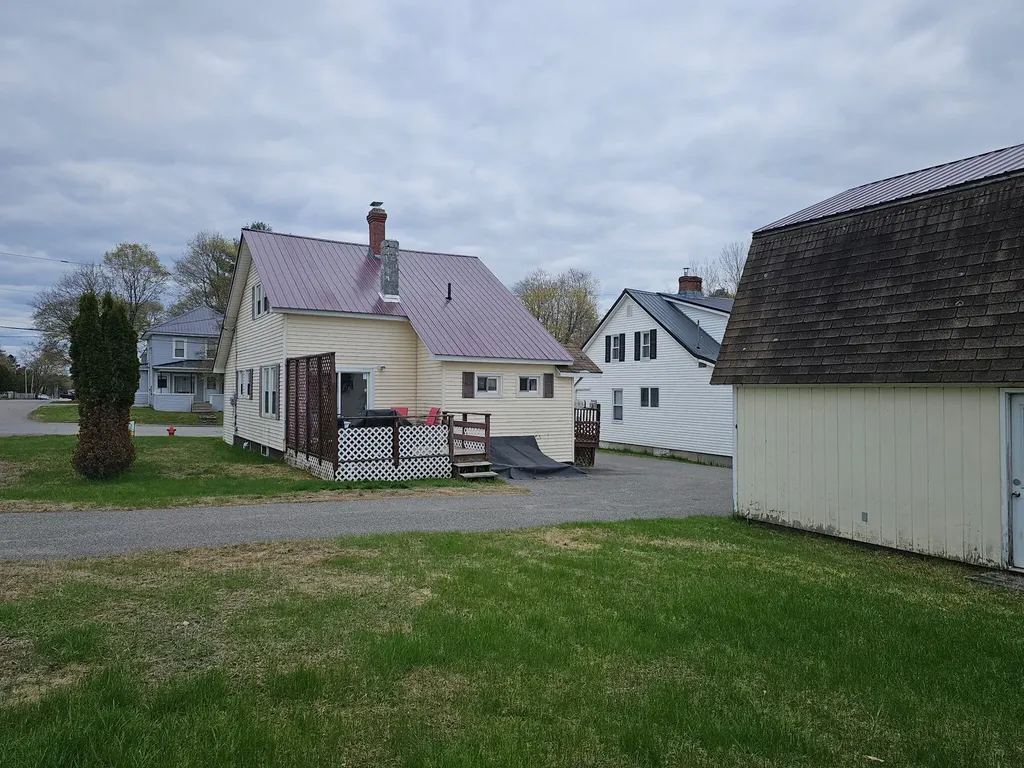 22 Pine Street East Millinocket ME 04430