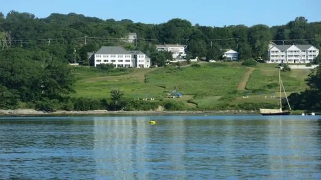 886 Commercial Street Rockport ME 04856