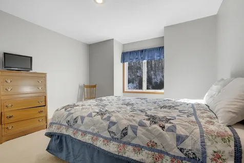 16 Jibe Road Newry ME 04261