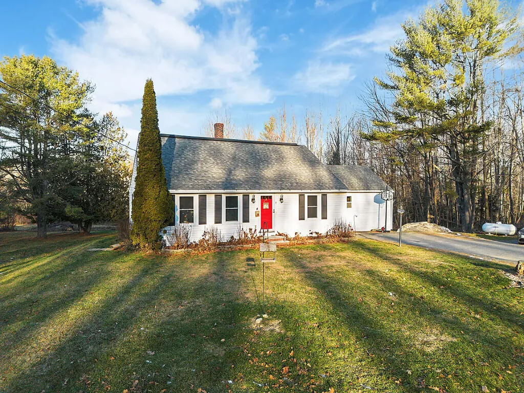 18 Mayland Street Oakland ME 04963