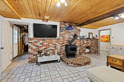 18 Mayland Street Oakland ME 04963