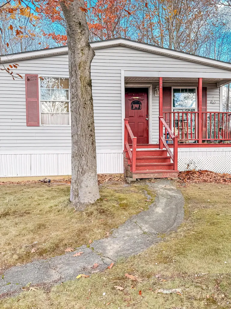 12 Buttercup Circle Auburn ME 04210