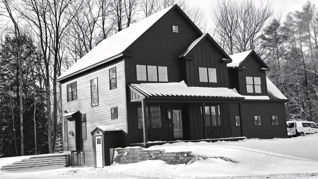 16 Nicholi's Way Falmouth ME 04105