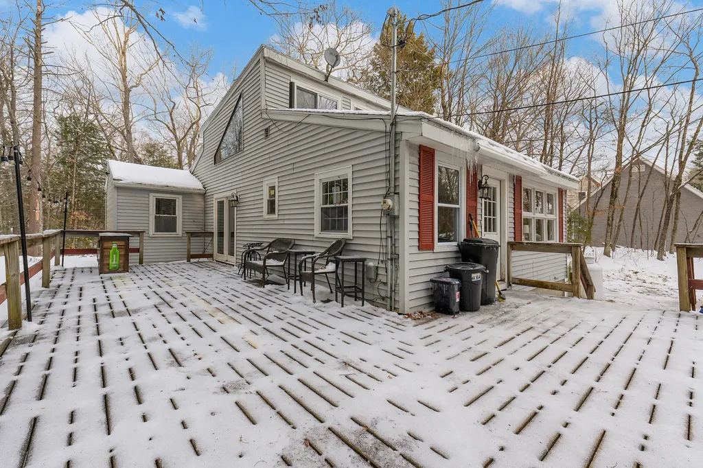 16 Mason Avenue Naples ME 04055