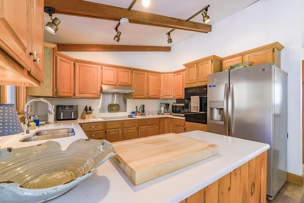25 Acadia Drive Rockland ME 04841
