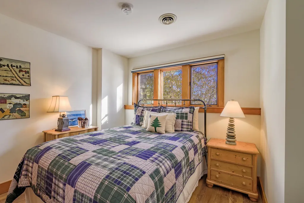 25 Acadia Drive Rockland ME 04841