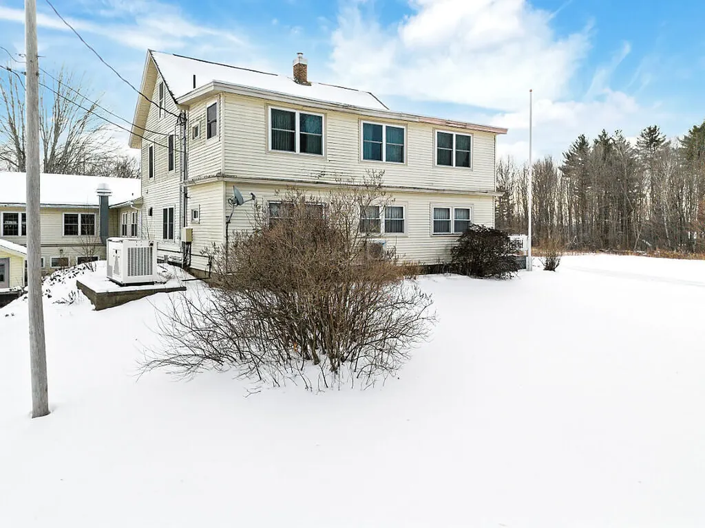 457 Old Lewiston Road Winthrop ME 04364