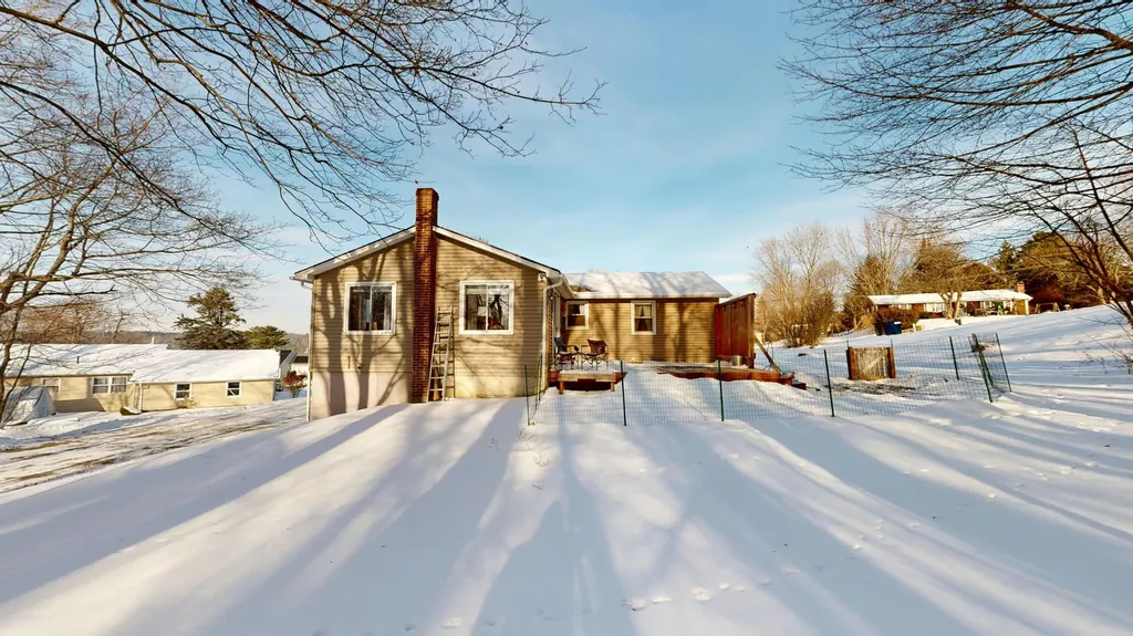 11 Highland Heights Winthrop ME 04364