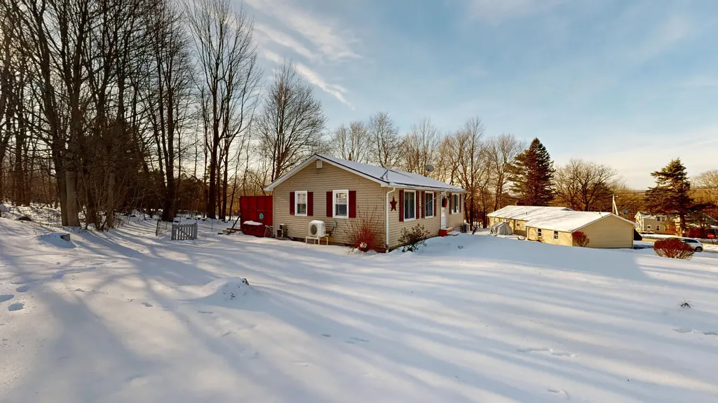 11 Highland Heights Winthrop ME 04364