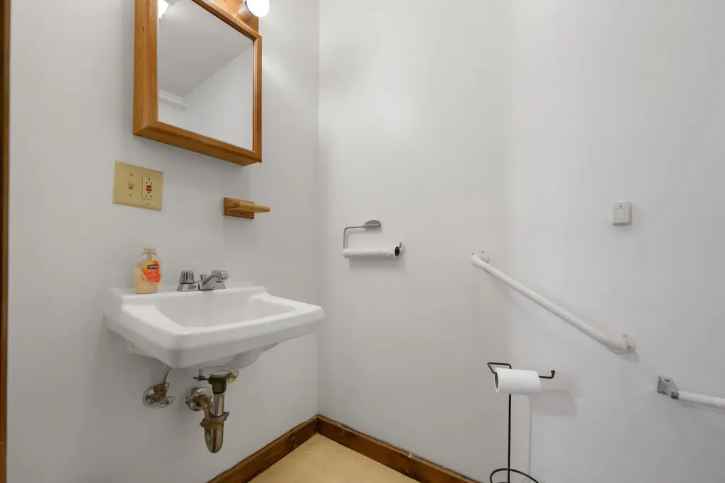 913 Essex Street Bangor ME 04401
