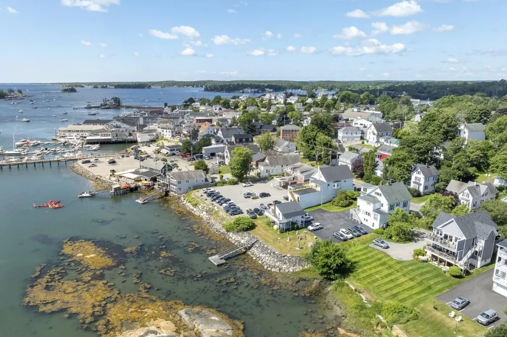 63 Townsend Avenue Boothbay Harbor ME 04538