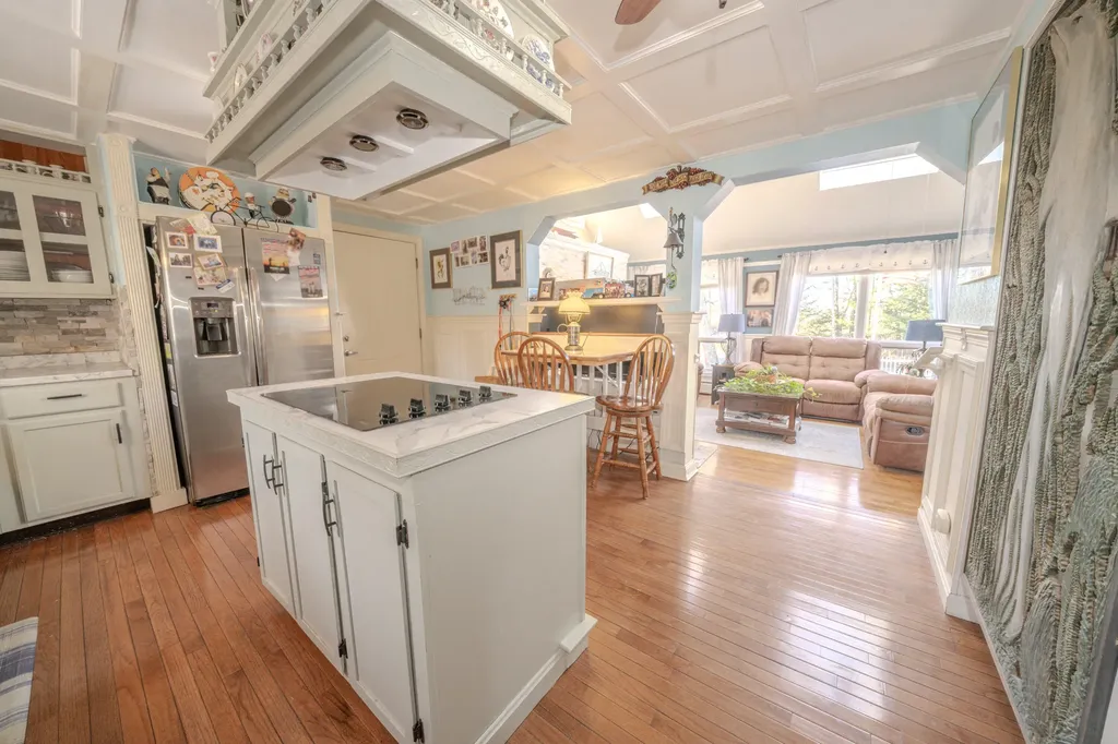 12 Country Lane South Thomaston ME 04858