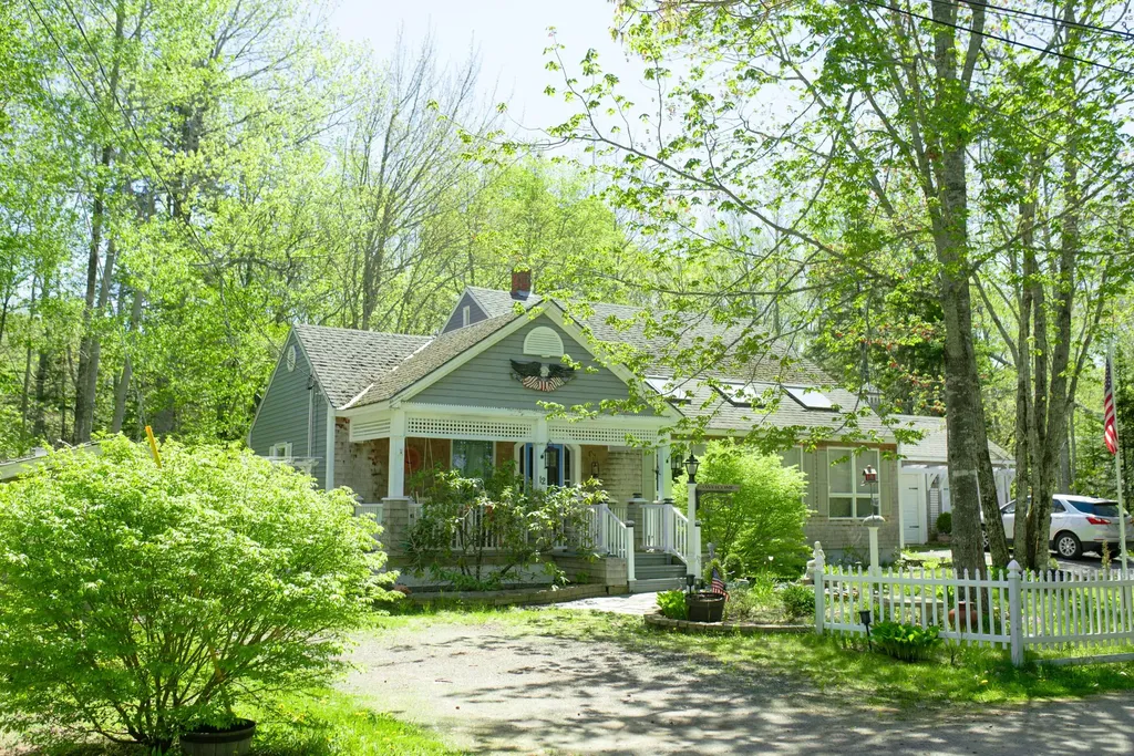 12 Country Lane South Thomaston ME 04858